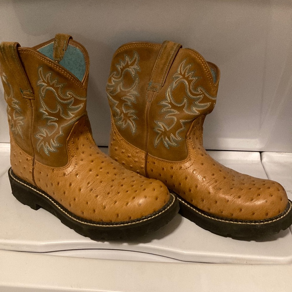 Ariat Fat Baby faux ostrich sz 9
